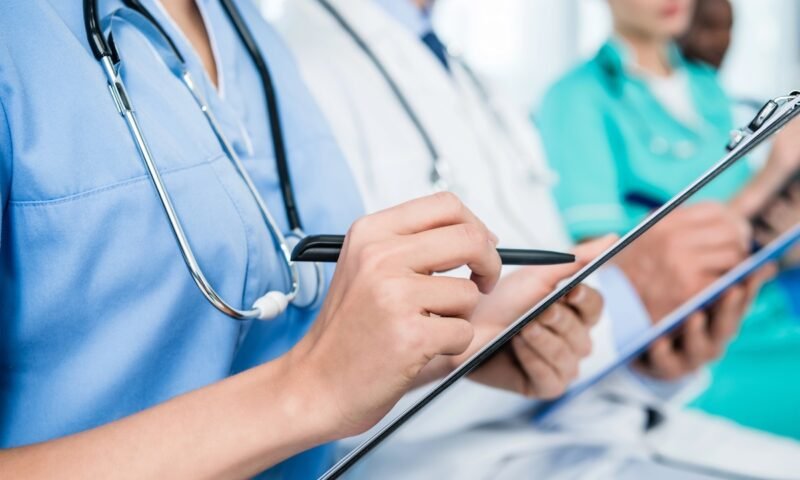 Remise de prêt étudiant pour les infirmières et les professionnels de la santé