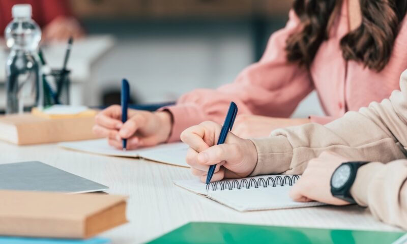 وزارة التعليم الأمريكية تُسوّي دعوى قضائية بشأن إعفاء قروض الطلاب » اربح المال وزارة التعليم الأمريكية تتوصل إلى تسوية بشأن دعوى الإعفاء من قروض الطلاب