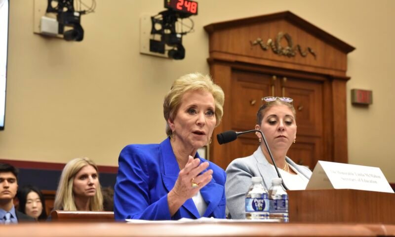 Les règles d'admissibilité au programme IBR ont été modifiées afin de supprimer l'exigence de difficultés financières.