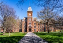 كيف يمكن للطلاب تجنب التكلفة الكاملة للجامعة